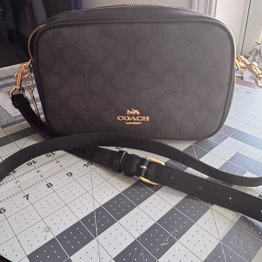 Coach Signature Brown/Black Shoulder Bag
